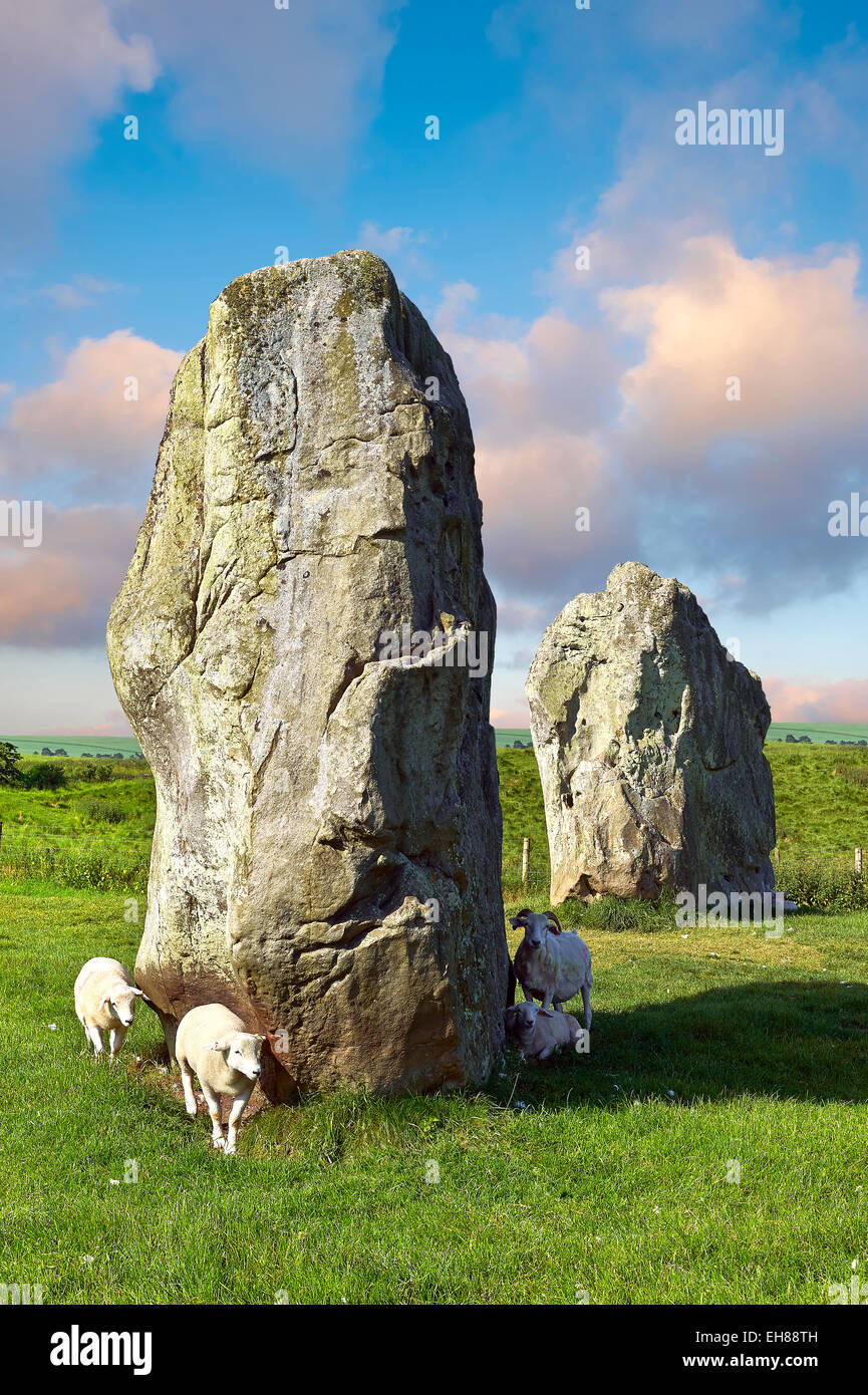 Avebury neolithischen Standing Stone Circle, UNESCO-Weltkulturerbe, Wiltshire, England, Vereinigtes Königreich Stockfoto