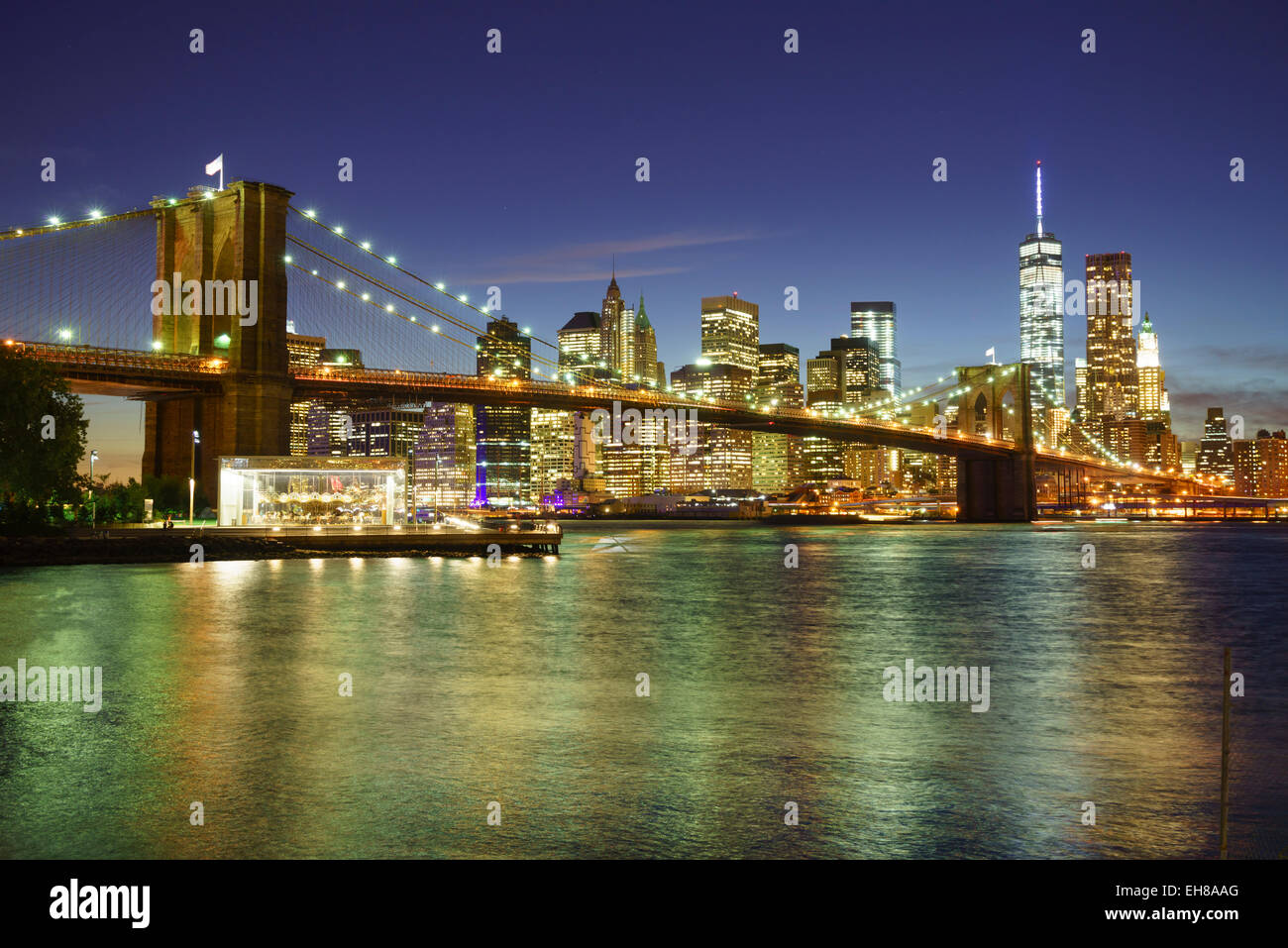 Skyline von lower manhattan bei nacht -Fotos und -Bildmaterial in hoher