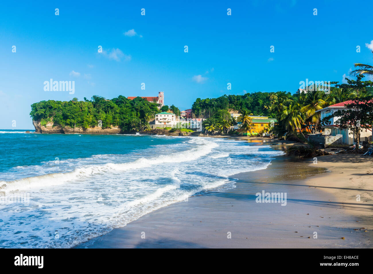 Strand und Stadt Sauteurs, Windward-Inseln, Grenada, West Indies, Karibik, Mittelamerika Stockfoto