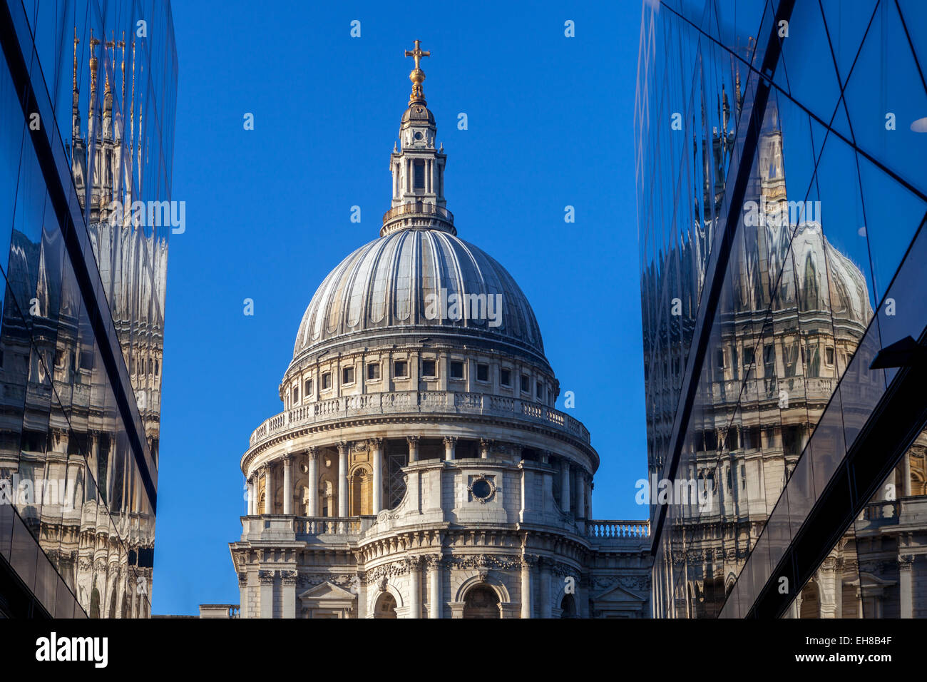 St. Pauls Cathedral betrachtet eine neue Änderung in der City of London, London, England, Vereinigtes Königreich, Europa Stockfoto