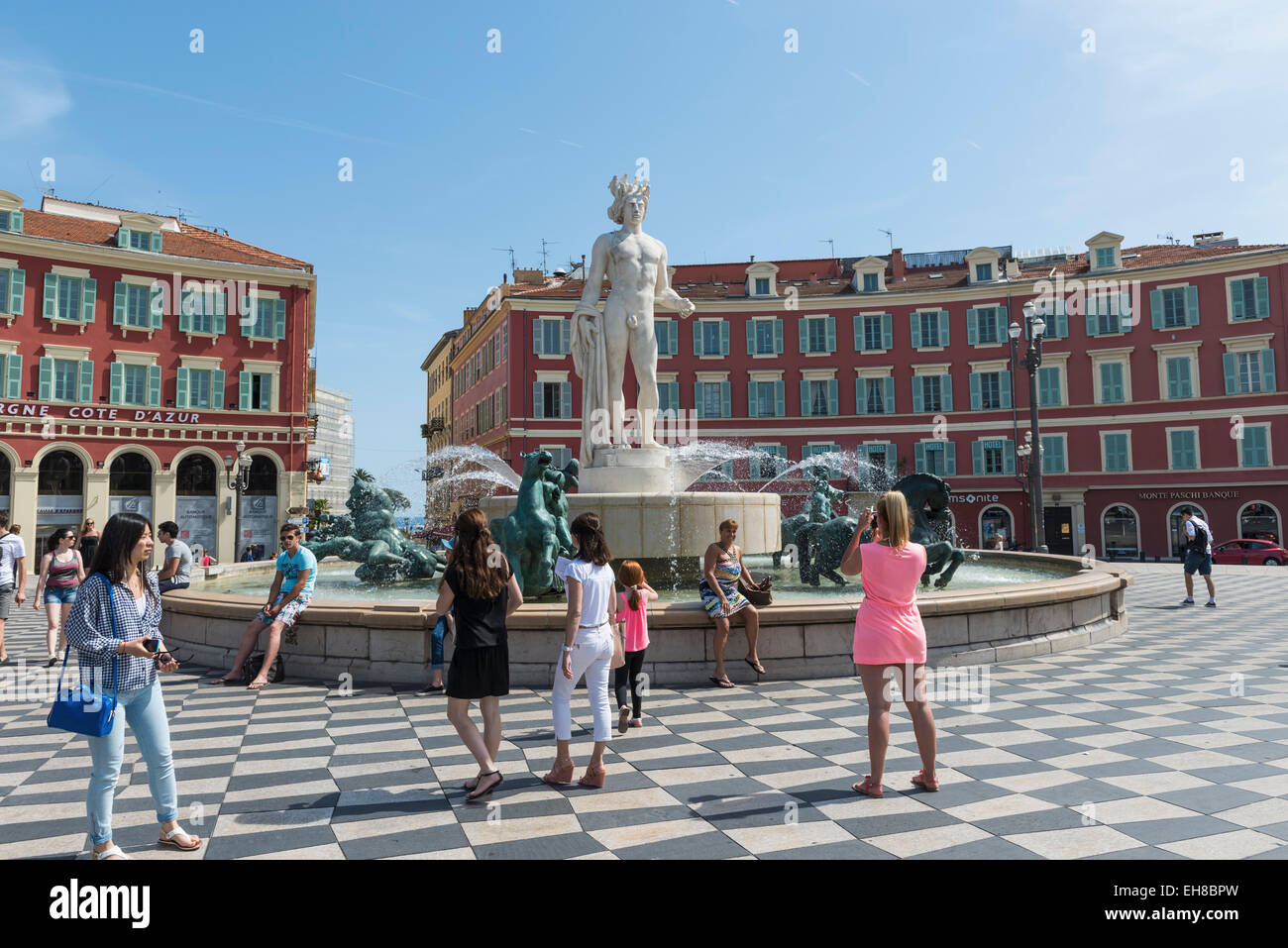 Fontaine du Soleil Brunnen in Place Massena Platz, Nizza, Provence, Frankreich, Europa Stockfoto