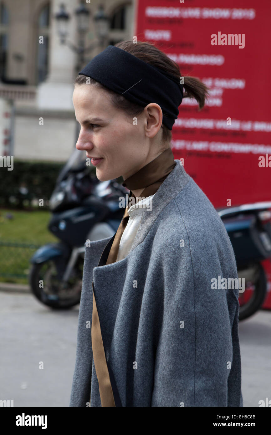 Paris, Frankreich. 7. März 2015. Paris Fashion Woche Mugler Damenmode Herbst/Winter 2015/2016 am 7. März 2015 in Paris, Frankreich, Saskia de Brauw Modell. Bildnachweis: Ania Freindorf/Alamy Live-Nachrichten Stockfoto