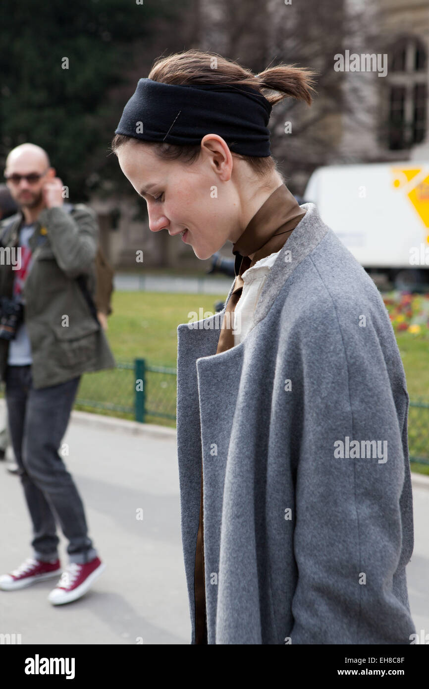 Paris, Frankreich. 7. März 2015. Paris Fashion Woche Mugler Damenmode Herbst/Winter 2015/2016 am 7. März 2015 in Paris, Frankreich, Saskia de Brauw Modell. Bildnachweis: Ania Freindorf/Alamy Live-Nachrichten Stockfoto