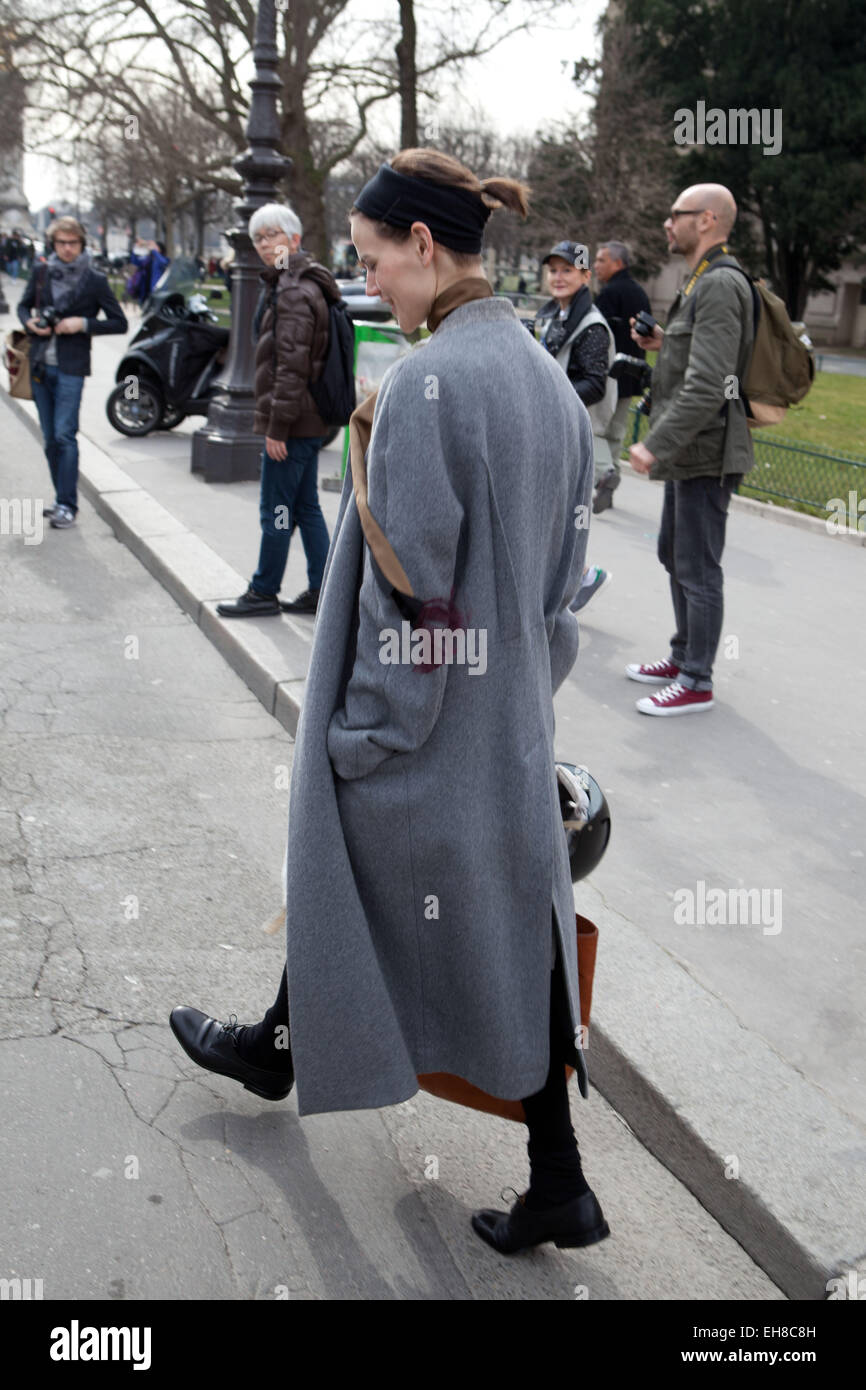 Paris, Frankreich. 7. März 2015. Paris Fashion Woche Mugler Damenmode Herbst/Winter 2015/2016 am 7. März 2015 in Paris, Frankreich, Saskia de Brauw Modell. Bildnachweis: Ania Freindorf/Alamy Live-Nachrichten Stockfoto