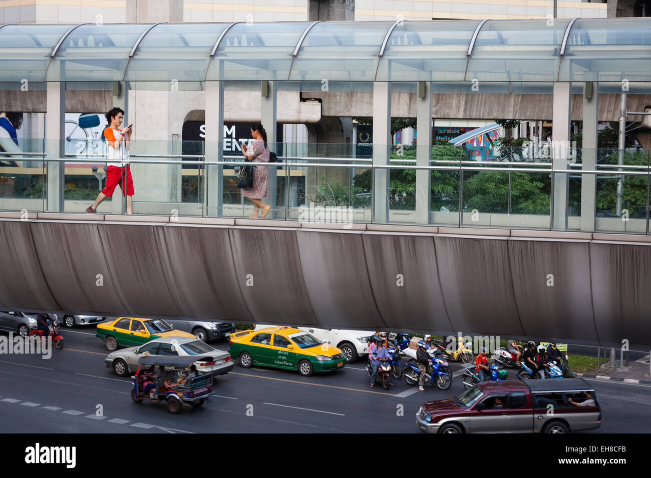 Fußgängerbrücke am Siam Square. Bangkok. Thailand. Stockfoto