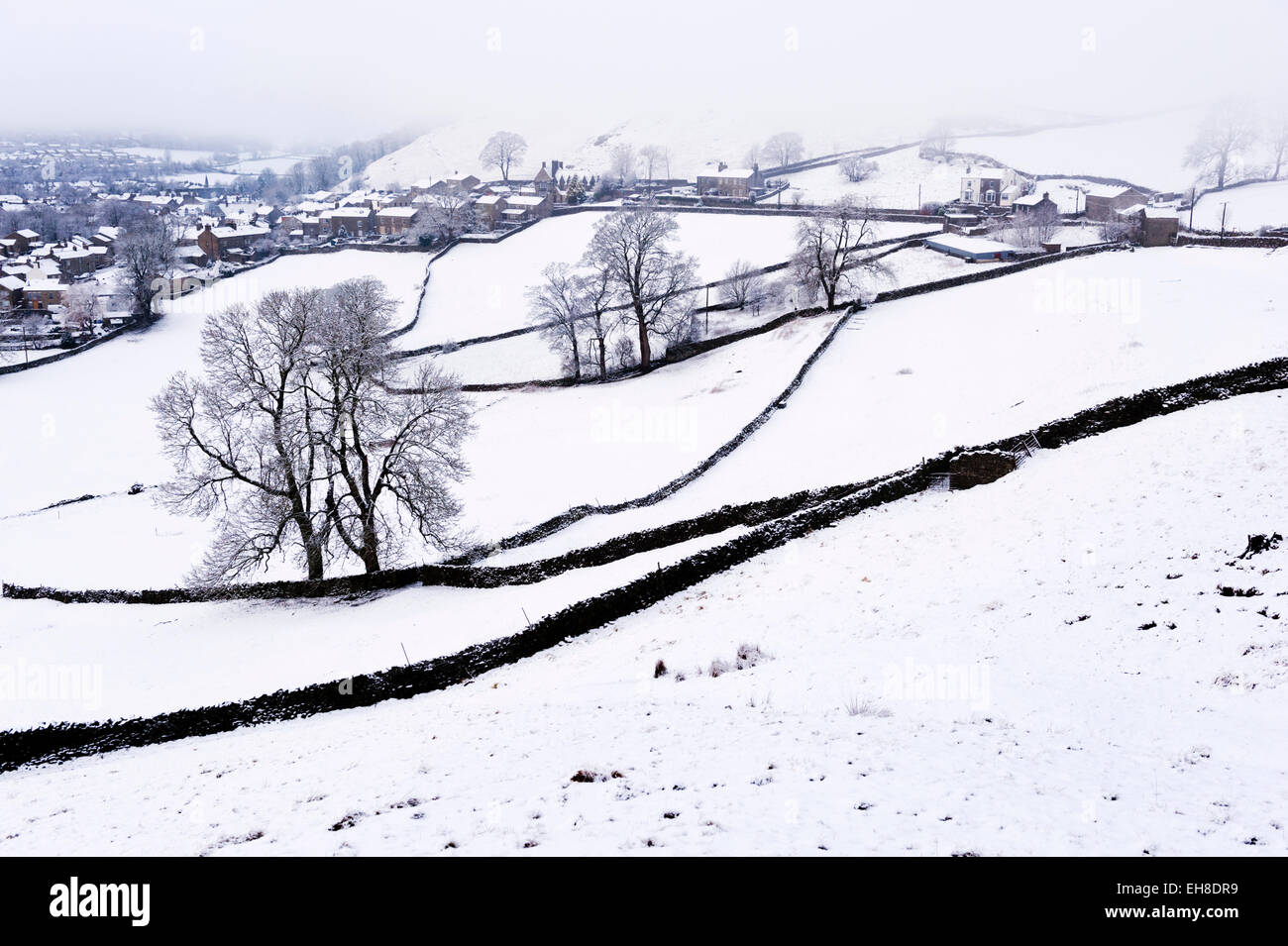 Winterlandschaft mit Schnee und Nebel, zu begleichen, Yorkshire Dales, UK Stockfoto