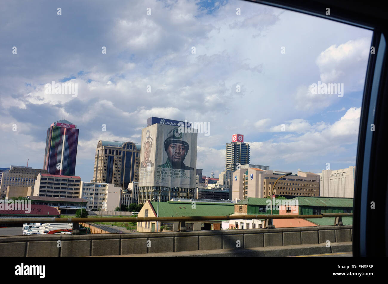 Johannesburg Central Business District betrachtet aus dem Fenster eines Autos. Stockfoto