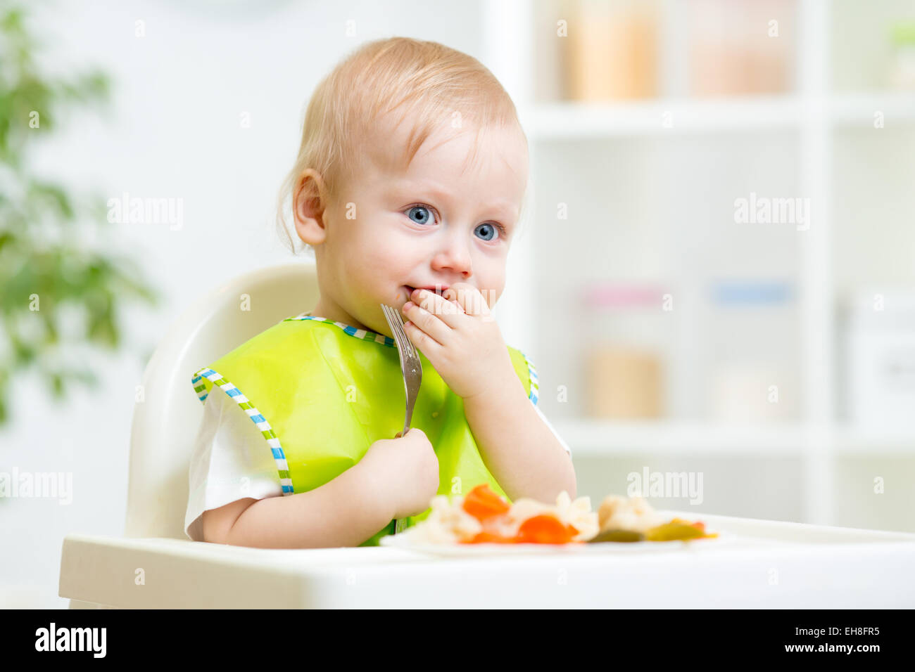 Kind gesund essen Stockfoto