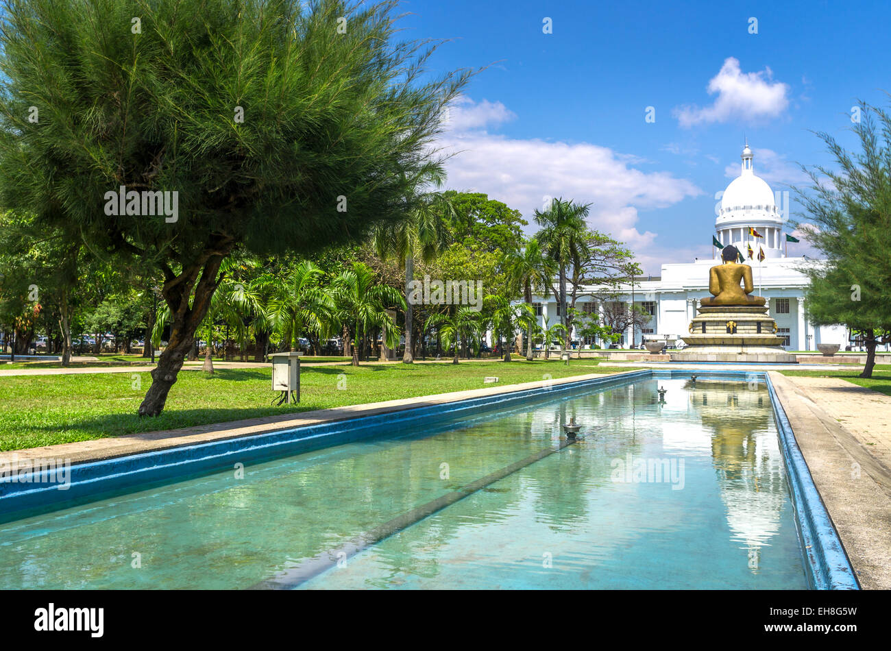 COLOMBO, SRI LANKA - FEBRUAR 27,2015. Colombo Stadt Rathausgebäude, das Hauptquartier von Colombo und Viharamahadevi Park Stockfoto