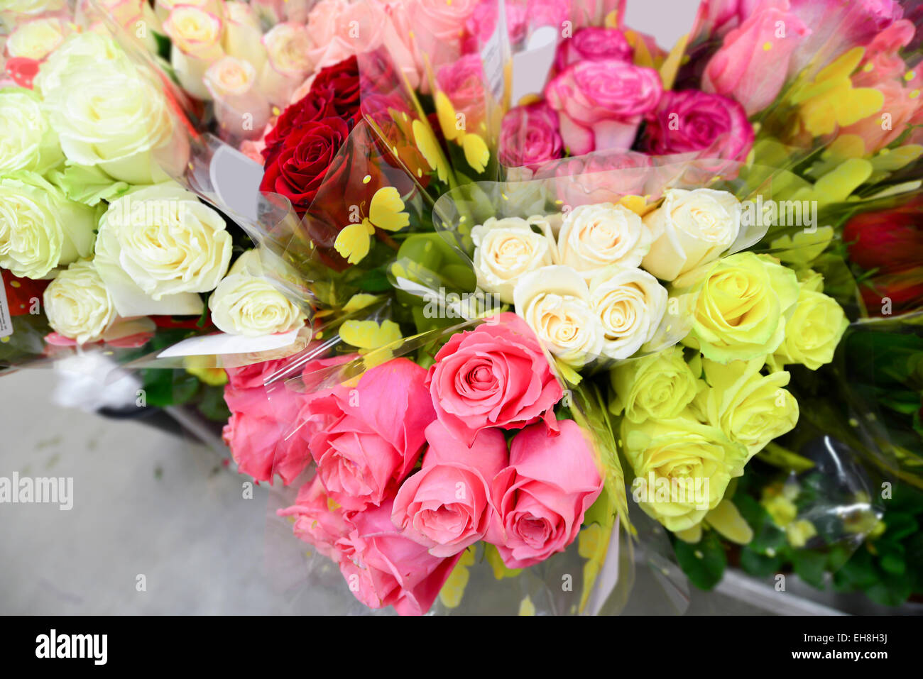 Ein Blumenstrauß mit vielen verschiedenen Blumen Stockfoto