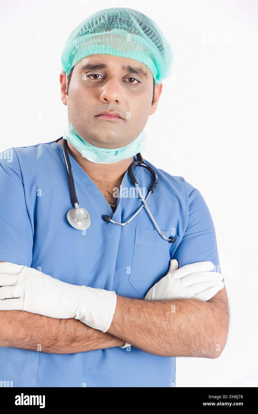 1 indische erwachsenen Mann Chirurg Arzt stehende pose Stockfoto