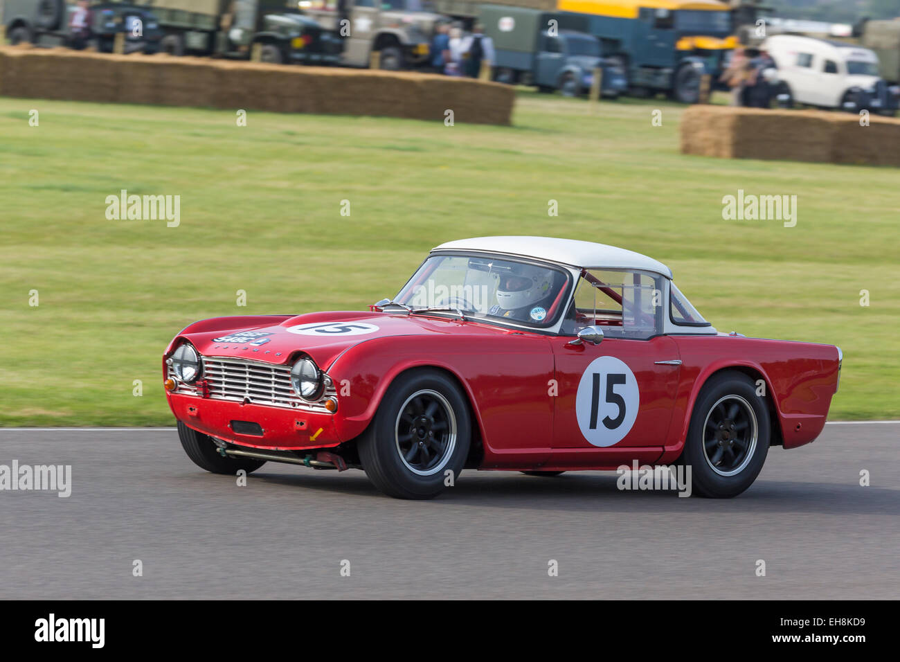 1962 tRiumph TR4 mit Fahrer Chris Ryan, Fordwater Trophy Rennen, 2014 Goodwood Revival, Sussex, UK. Stockfoto