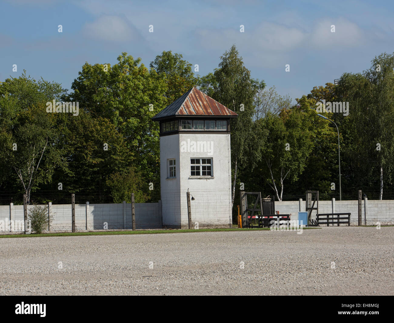 München Deutschland Dachau KZ-Wachturm von Krematorium Stockfoto