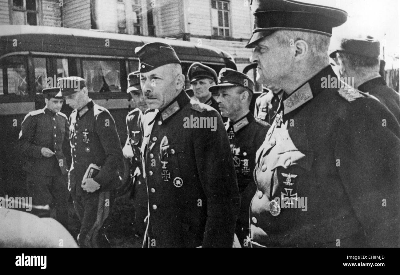 Moskau-SIEGESPARADE Juli 1944. Deutsche Offiziere, die Teil der massiven Parade von Gefangenen gebildet. Stockfoto