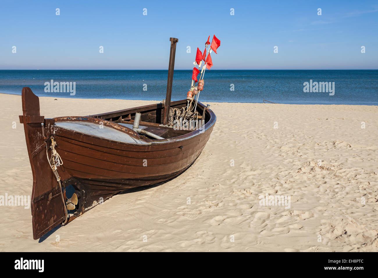 Angelboot/Fischerboot am Strand, Platz für Text. Stockfoto