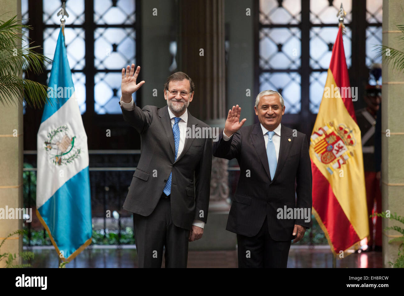 Guatemala-Stadt, Guatemala. 9. März 2015. The Guatemalan President Otto Perez Molina (R) trifft sich mit spanischen Ministerpräsidenten Mariano Rajoy in der National Palace of Culture in Guatemala-Stadt, Hauptstadt von Guatemala, am 9. März 2015. © Luis Echeverria/Xinhua/Alamy Live-Nachrichten Stockfoto