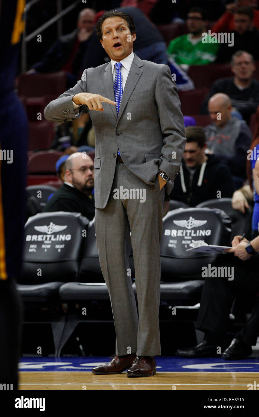 6. März 2015: Utah Jazz Cheftrainer Quin Snyder reagiert während der NBA-Spiel zwischen den Utah Jazz und die Philadelphia 76ers im Wells Fargo Center in Philadelphia, Pennsylvania. Die Utah Jazz gewann 89-83. Stockfoto