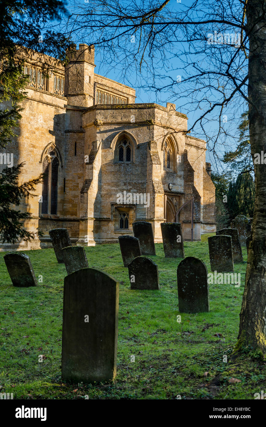 Str. Marys ist eine anglikanische Kirche in der Oxfordshire Marktstadt Chipping Norton in th Herzen der Cotswolds Stockfoto