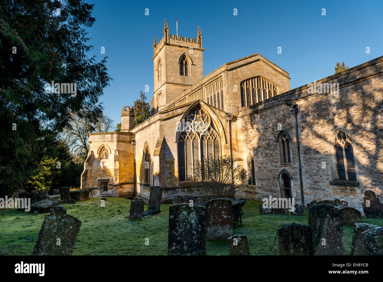 Str. Marys ist eine anglikanische Kirche in der Oxfordshire Marktstadt Chipping Norton in th Herzen der Cotswolds Stockfoto