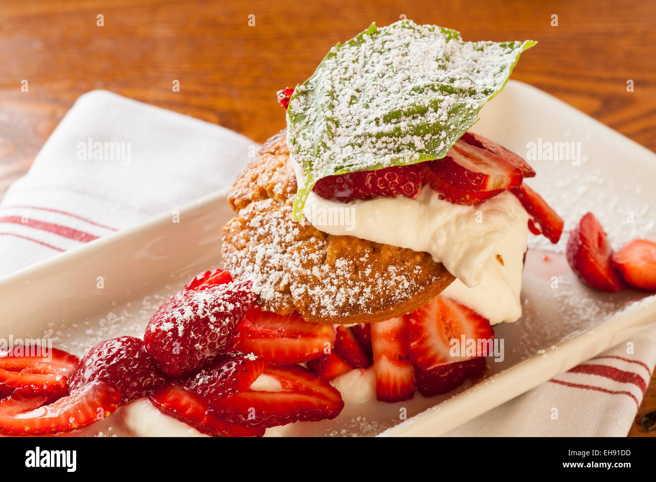 Erdbeer mit Kokosnuss Maisbrot, Italia Restaurant, Half Moon Bay, Kalifornien Stockfoto