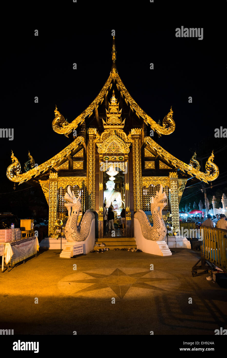 Wat Inthakhin in der Nacht. Stockfoto