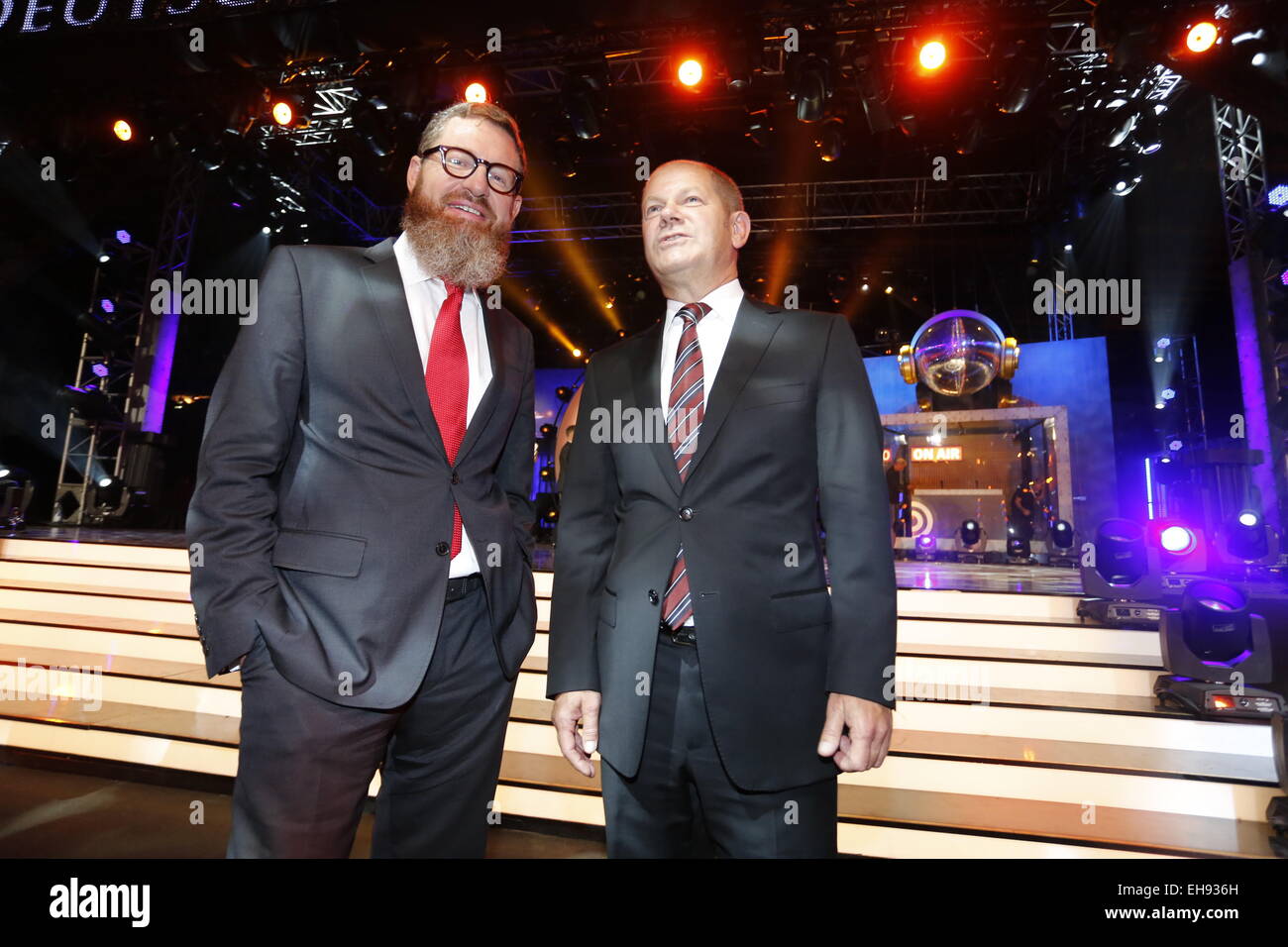 Deutscher Radiopreis 2014 (German Radio Award 2014) bei Schuppen 52. Mitwirkende: Kai Diekmann, Olaf Scholz Where: Hamburg, Deutschland bei: 04 Sep 2014 Stockfoto