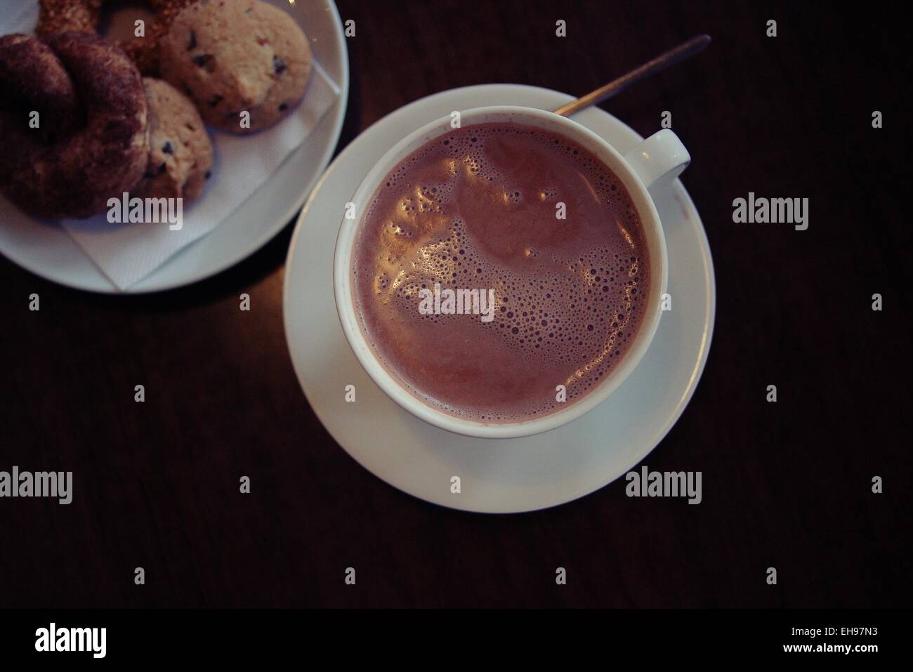 Tasse heißen Kakao-Herbst-Winter-Hintergrund-café Stockfoto