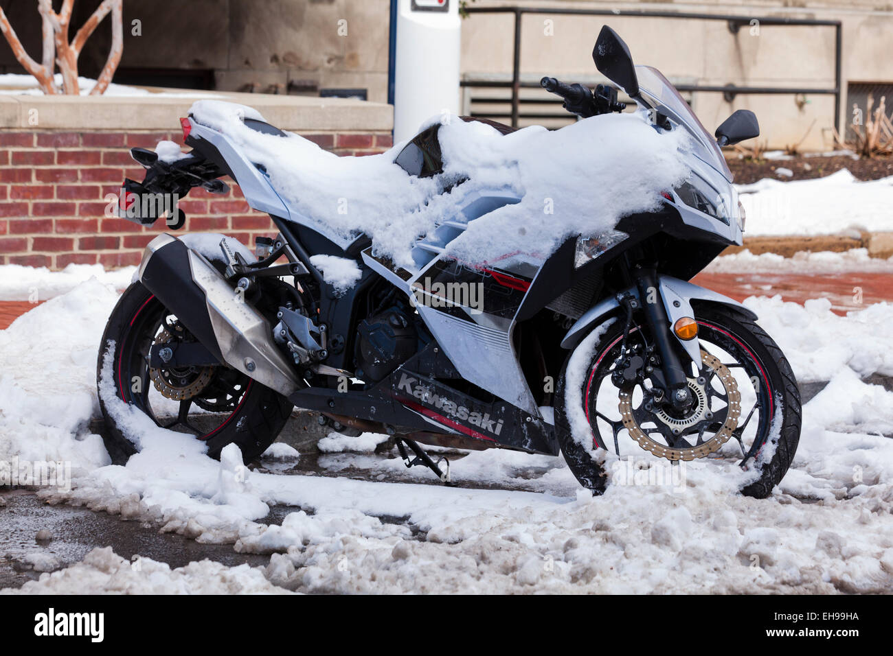 Kawasaki Motorrad schneebedeckt - USA Stockfoto