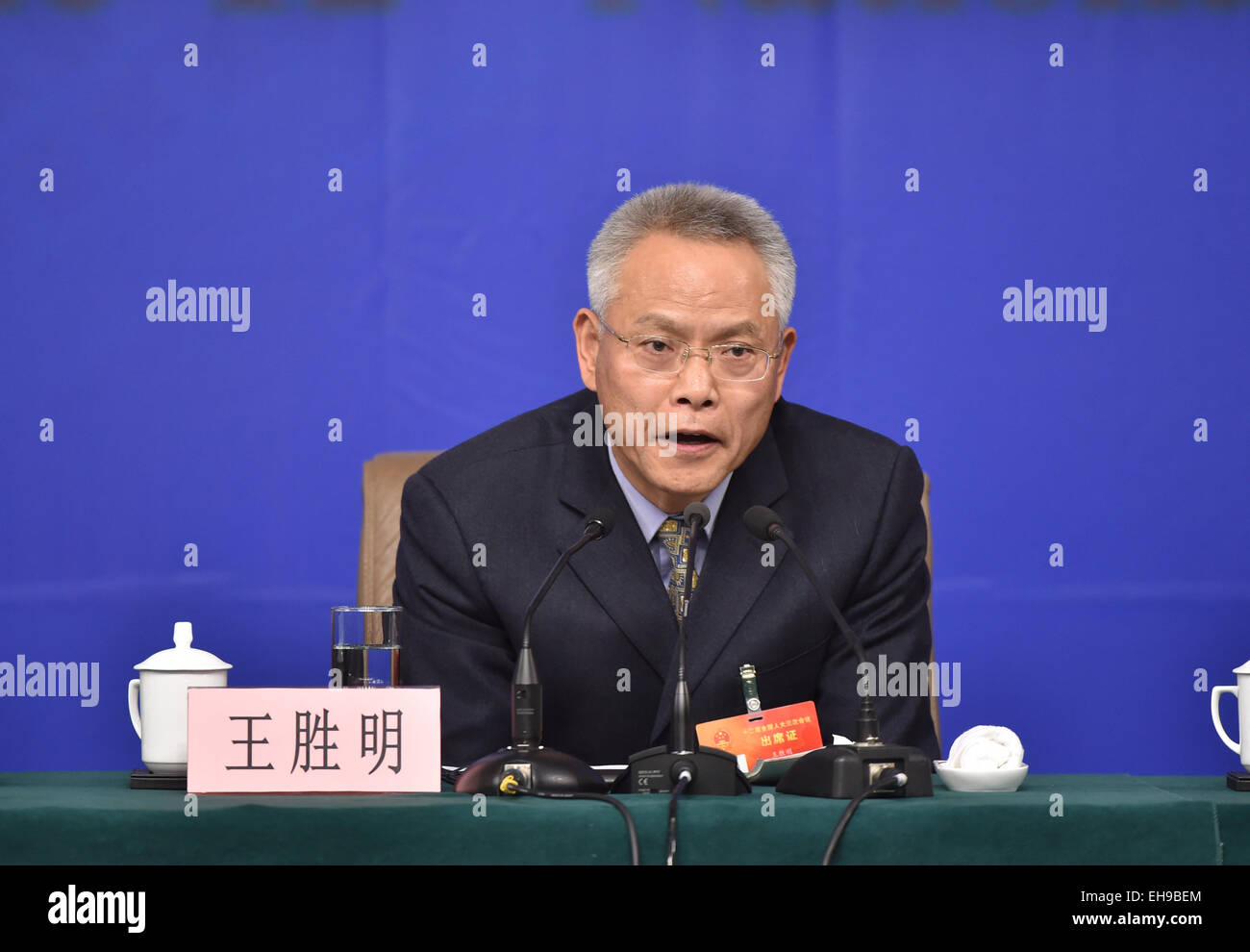 Peking, China. 10. März 2015. Wang Shengming, stellvertretender Leiter der innere und gerichtlichen Angelegenheiten der nationalen Volksarmee Kongress (NPC), gibt eine Pressekonferenz für die dritte Sitzung des 12. NPC in Peking, Hauptstadt von China, 10. März 2015. © Li Xin/Xinhua/Alamy Live-Nachrichten Stockfoto