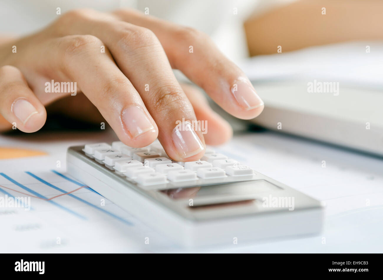 Arbeiten mit Taschenrechner Stockfoto