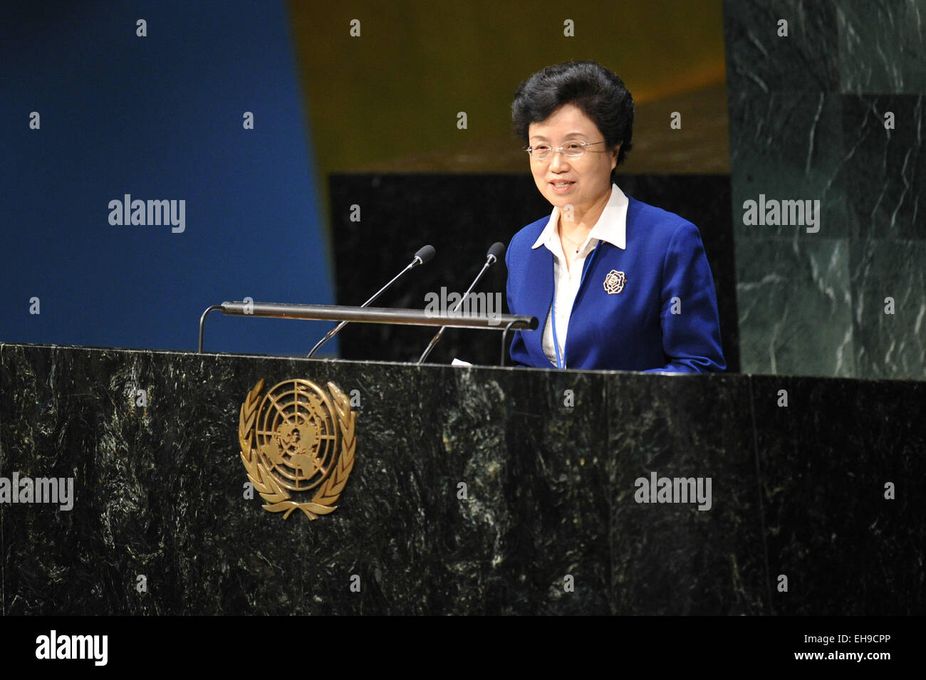 New York, New York, USA. 9. März 2015. Song Xiuyan, stellvertretender Vorsitzender der China Rat arbeiten Staatskomitee für Frauen und Kinder, Vice President und erstes Mitglied des Sekretariats der All-China Women Federation, spricht auf der 59. Tagung der Kommission für die Rechtsstellung der Frau in New York, 9. März 2015. China und die Vereinten Nationen (UN) Einheit für die Gleichstellung der Geschlechter und Ermächtigung der Frauen (UN Women) wird Co-Moderator ein globalen Frauen-Gipfel im September bei der UNO Hauptquartier in New York, Beamte aus China und UN Women sagte am Montag. © Niu Xiaolei/Xinhua/Alamy Live-Nachrichten Stockfoto