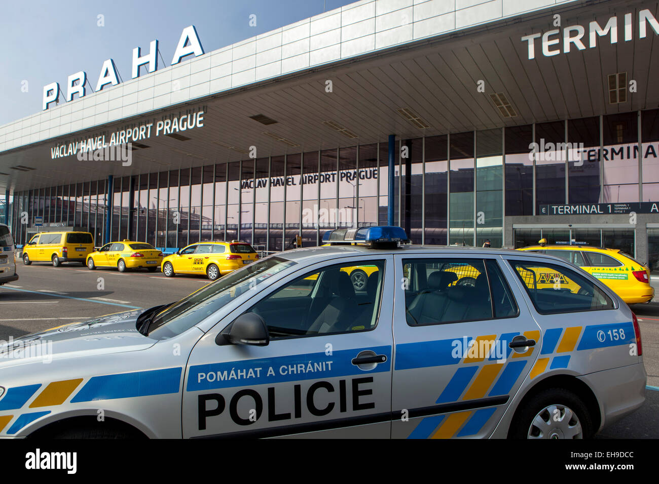 Flughafen Prag Tschechische Republik Polizeiauto Stockfoto