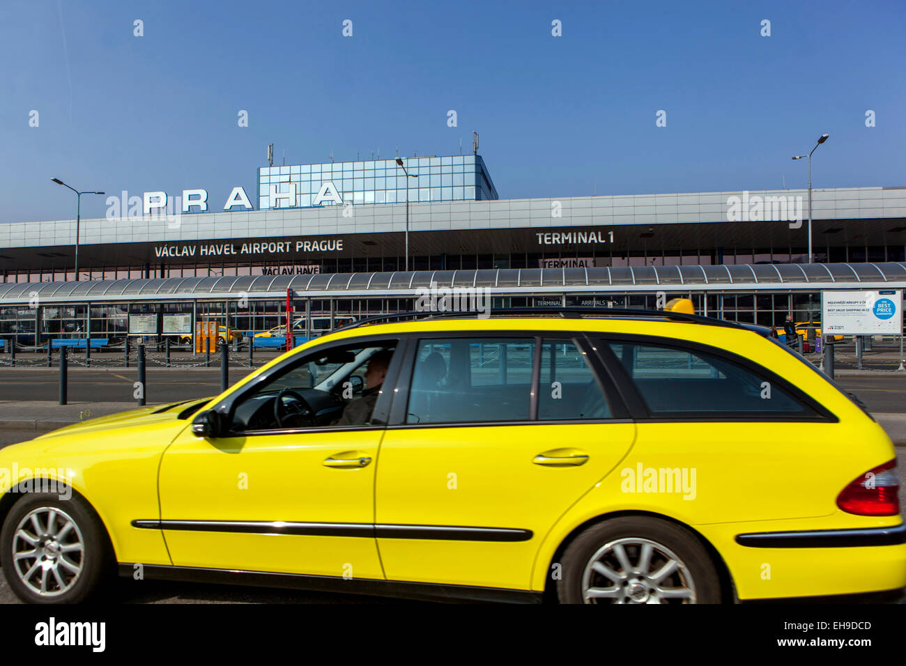 Taxi Auto am Flughafen in Prag in der Tschechischen Republik Stockfoto