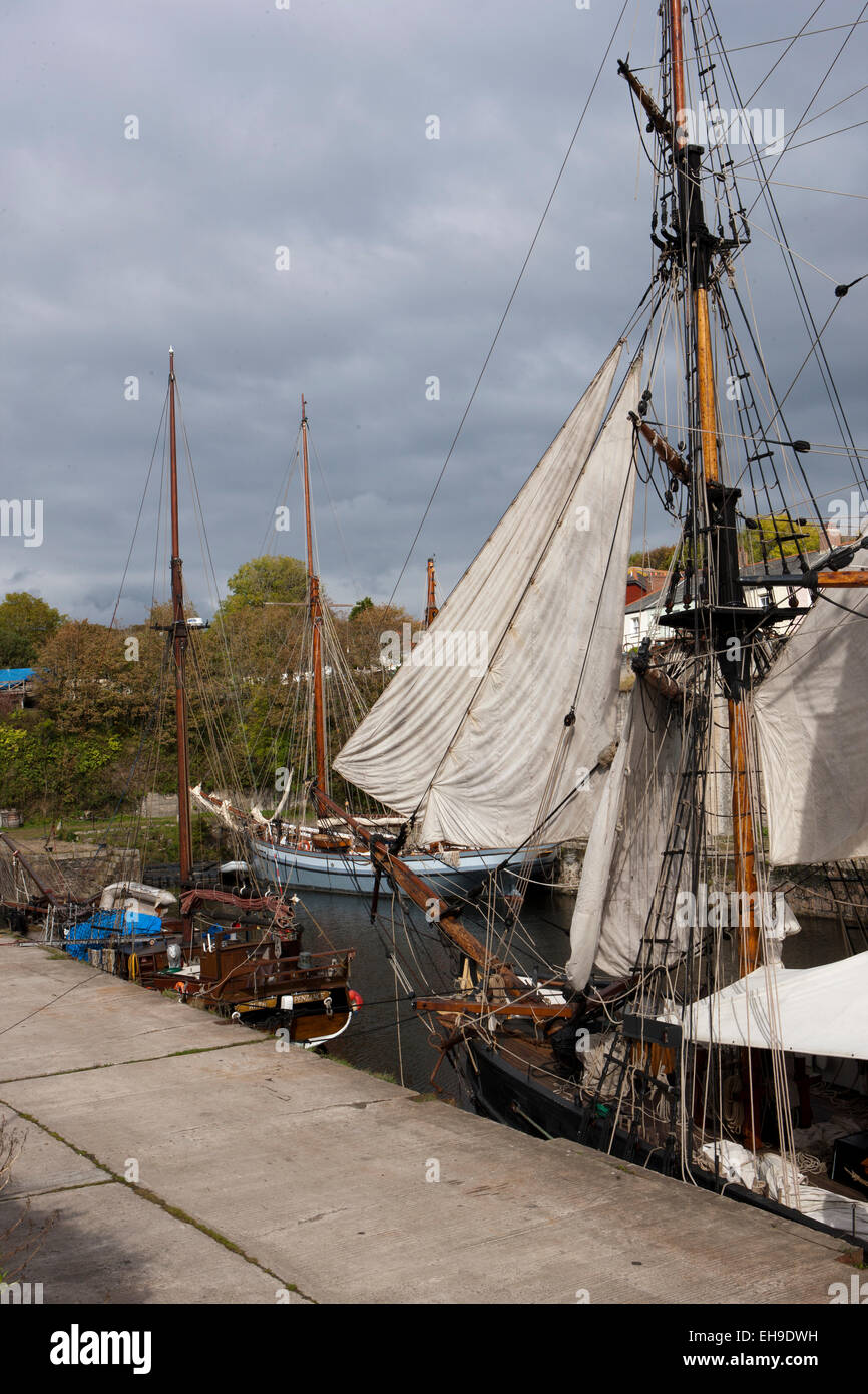 Großsegler im Hafen von Charlestown in Cornwall, wie viele Filme und Fernsehserien Poldark verwendet worden ist Stockfoto