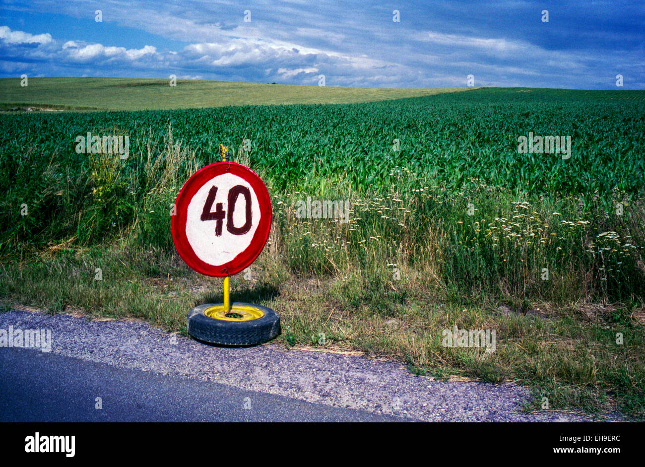 Verkehrsschild, Höchstgeschwindigkeit 40, Landschaft, Tschechische Republik Stockfoto