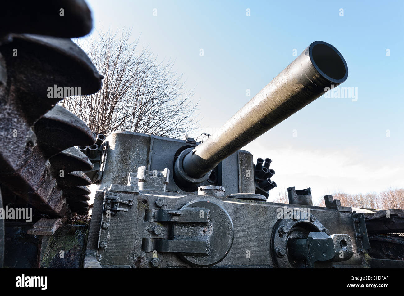 Fast blickte den Gewehrlauf, ein britischer Panzer gepanzertes Fahrzeug jetzt Frieden Halter Stockfoto