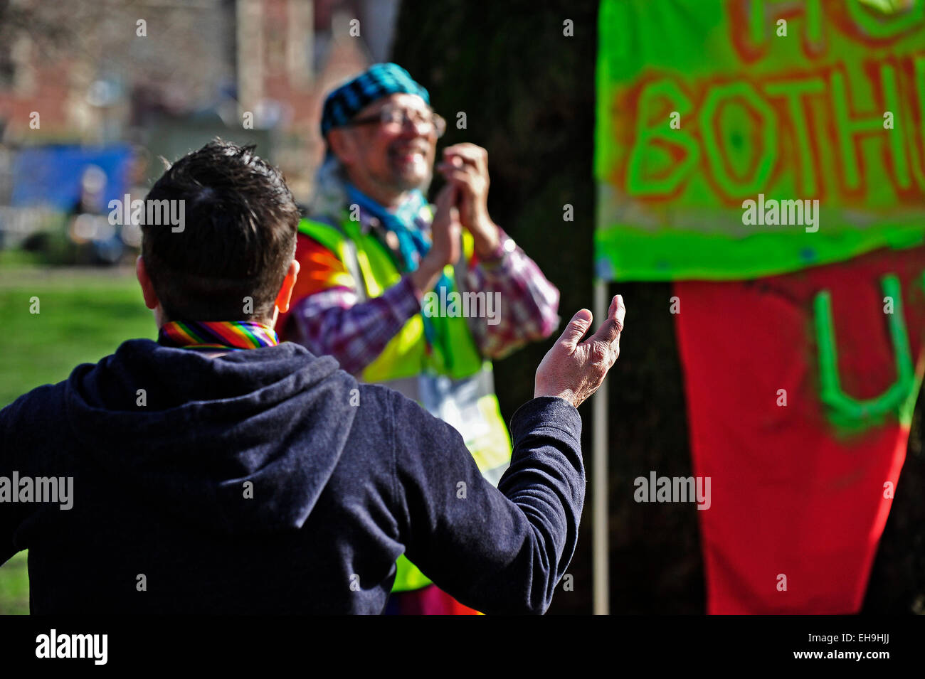 Demonstranten, die Teilnahme an einer Demonstration gegen den Klimawandel ändern. Stockfoto