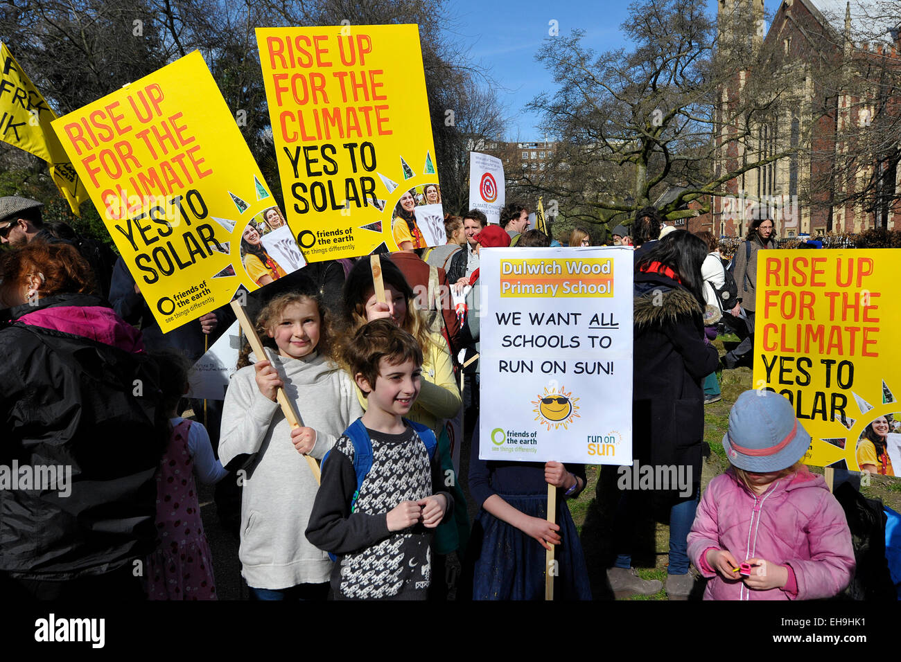 Kinder, die Teilnahme an einer Demonstration gegen den Klimawandel ändern. Stockfoto