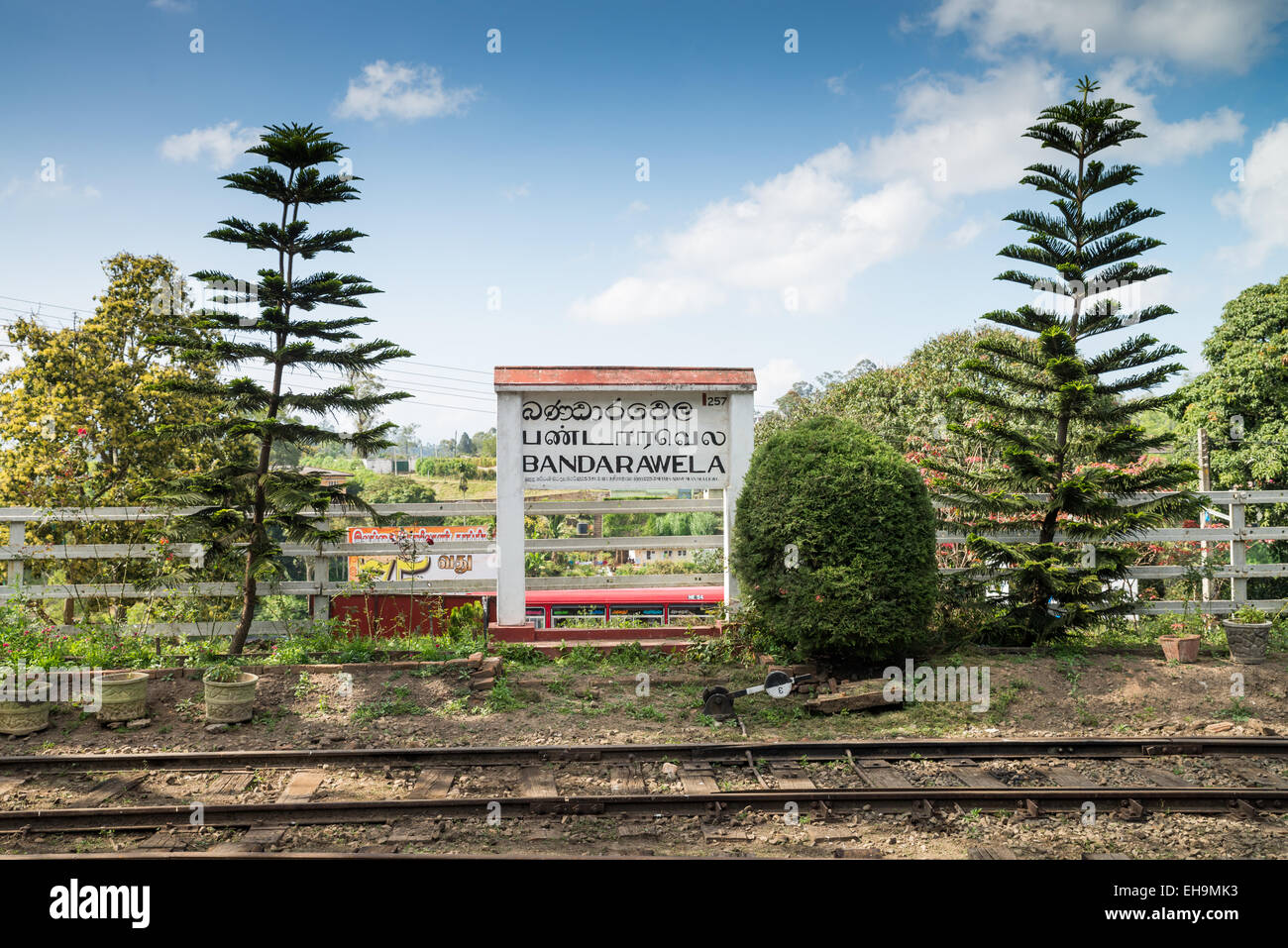 Eisenbahnlinie des höchsten Berges der Insel zwischen Colombo und Ella, Badula District, Bandarawela, Sri Lanka, Asien Stockfoto