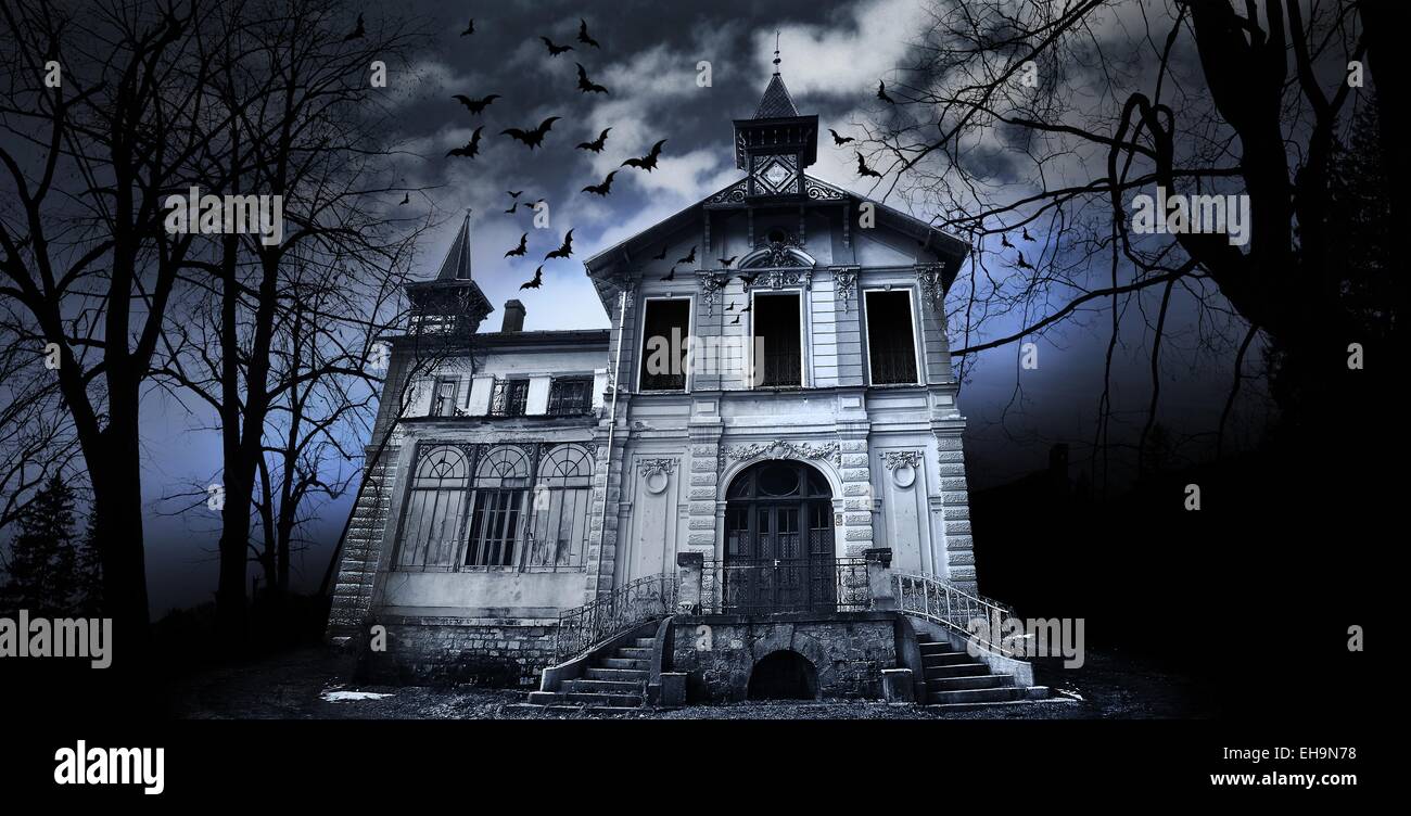 Geisterhaus mit dunklen scary Horror-Atmosphäre Stockfoto