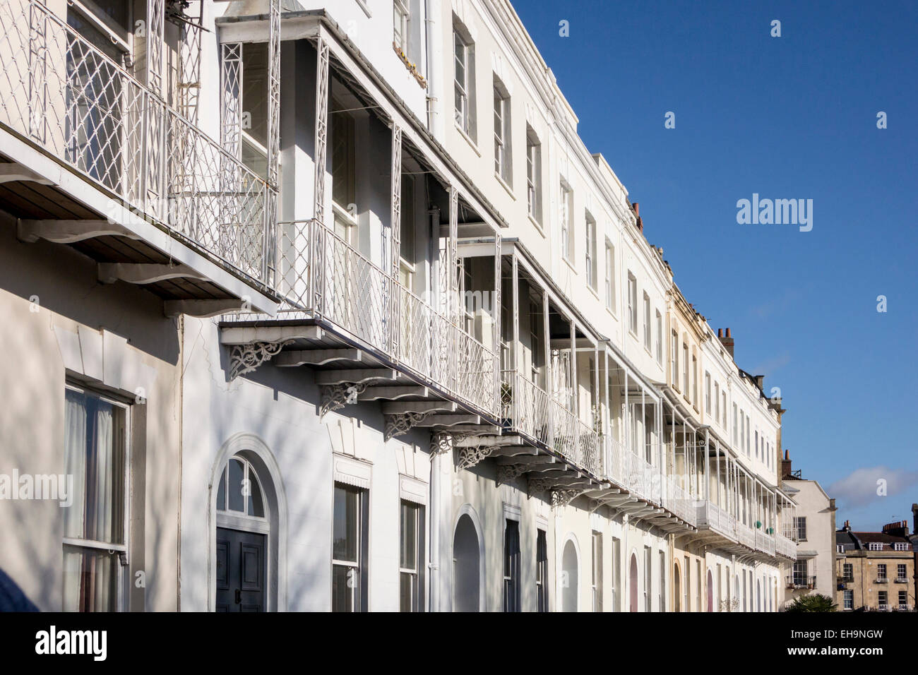 Ein Sweep des Hauses Balkone, Bestandteil der Royal York Crescent in Clifton, Bristol UK, das angeblich die längste georgische werden Stockfoto