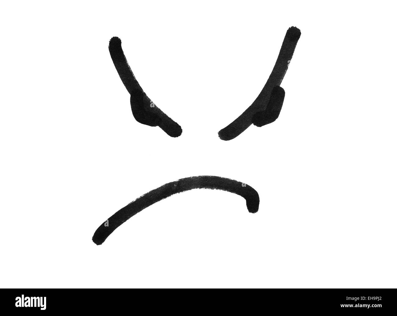 wütendes Gesicht Lächeln zeichnen mit schwarzem Filzstift isoliert auf weißem Hintergrund Stockfoto