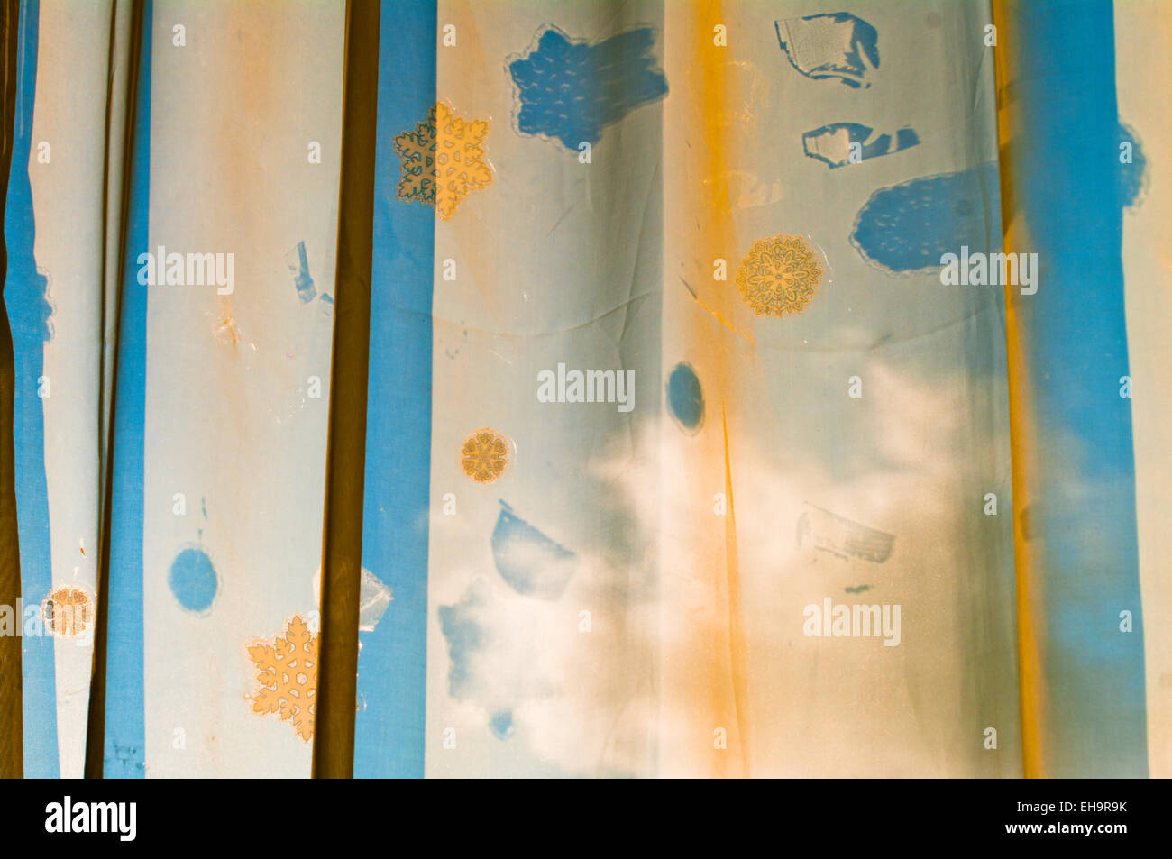 Schneeflocke Schneeflocken Schatten abstrakte Luft Atmosphäre Hintergrund blaue Wolke Wolken bewölkten Tag Design Freiheit Himmel hoch Stockfoto