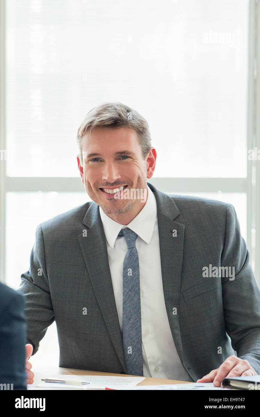 Berater mit Kunden treffen Stockfoto