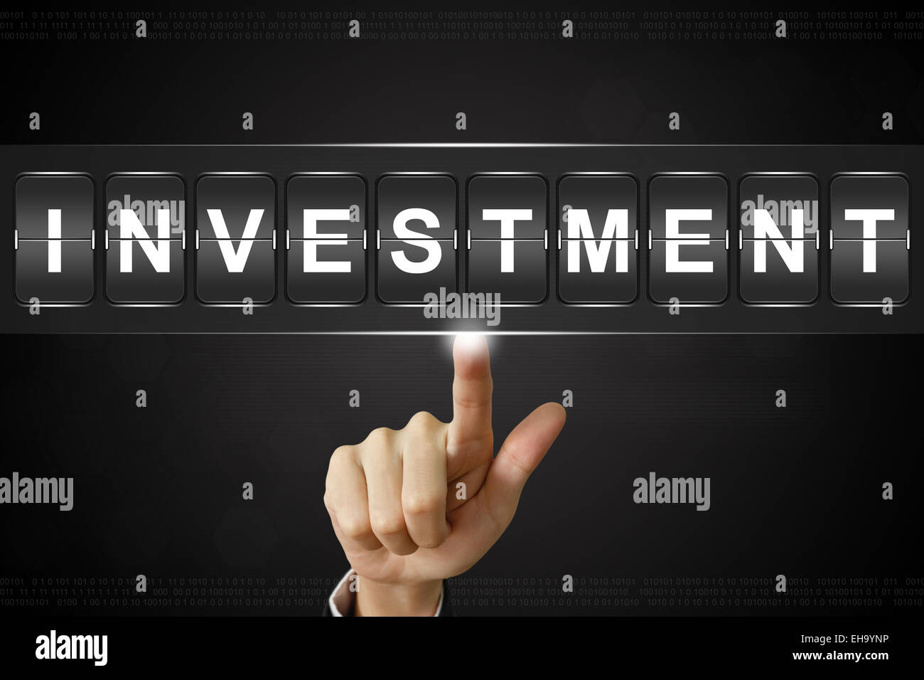 Unternehmen der Hand schieben Investitionen auf Flipboard Display Stockfoto