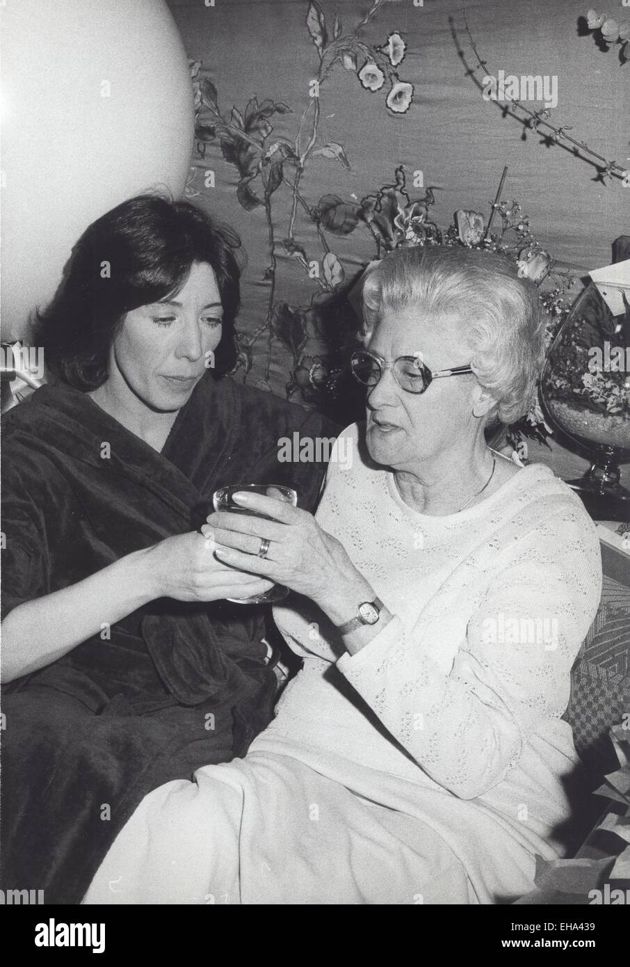 LILY TOMLIN mit Mutter. © Irv Steinberg/Globe Fotos/ZUMA Draht/Alamy Live-Nachrichten Stockfoto