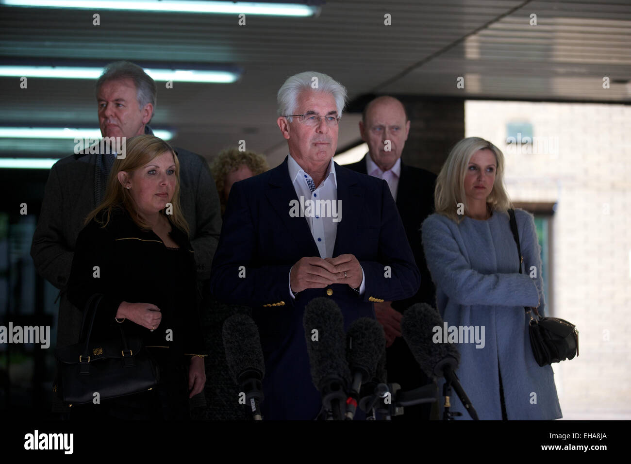 Vereinigtes Königreich, London: Publizist Max Clifford in Southwark Crown Court im Zentrum von London kommt, hat die Jury im Ruhestand, um die 11 Ladungen der unzüchtige Handlungen gegen Herrn Clifford am 23. April 2014 betrachten. Stockfoto