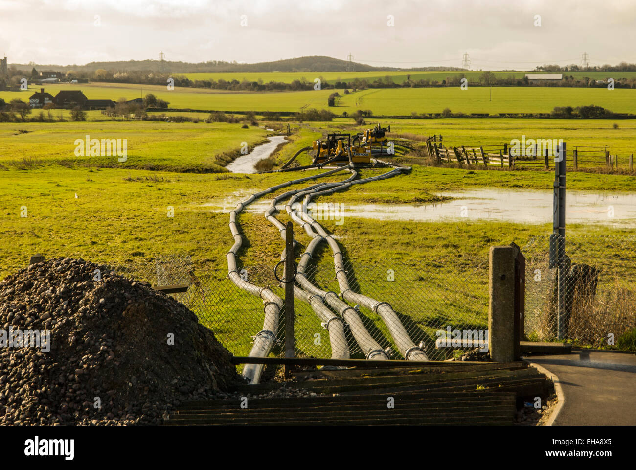 Pumpen Wasserpumpen Flut von Higham Marshes Kent Frühjahr 2014 Stockfoto