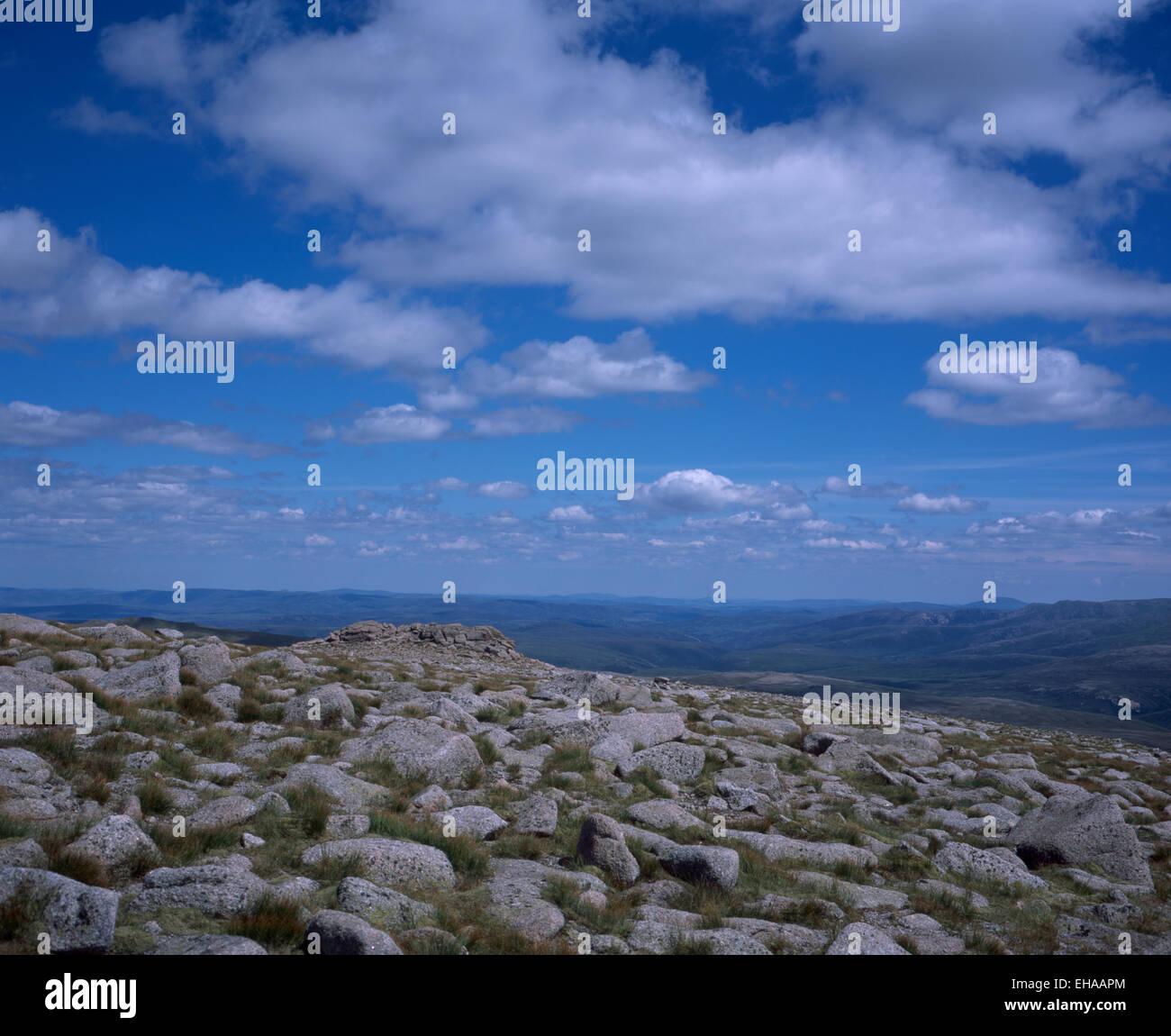 Ben Avon The Forest Glenavon und Glen Avon vom Gipfel des Cairn Gorm Schottland Stockfoto