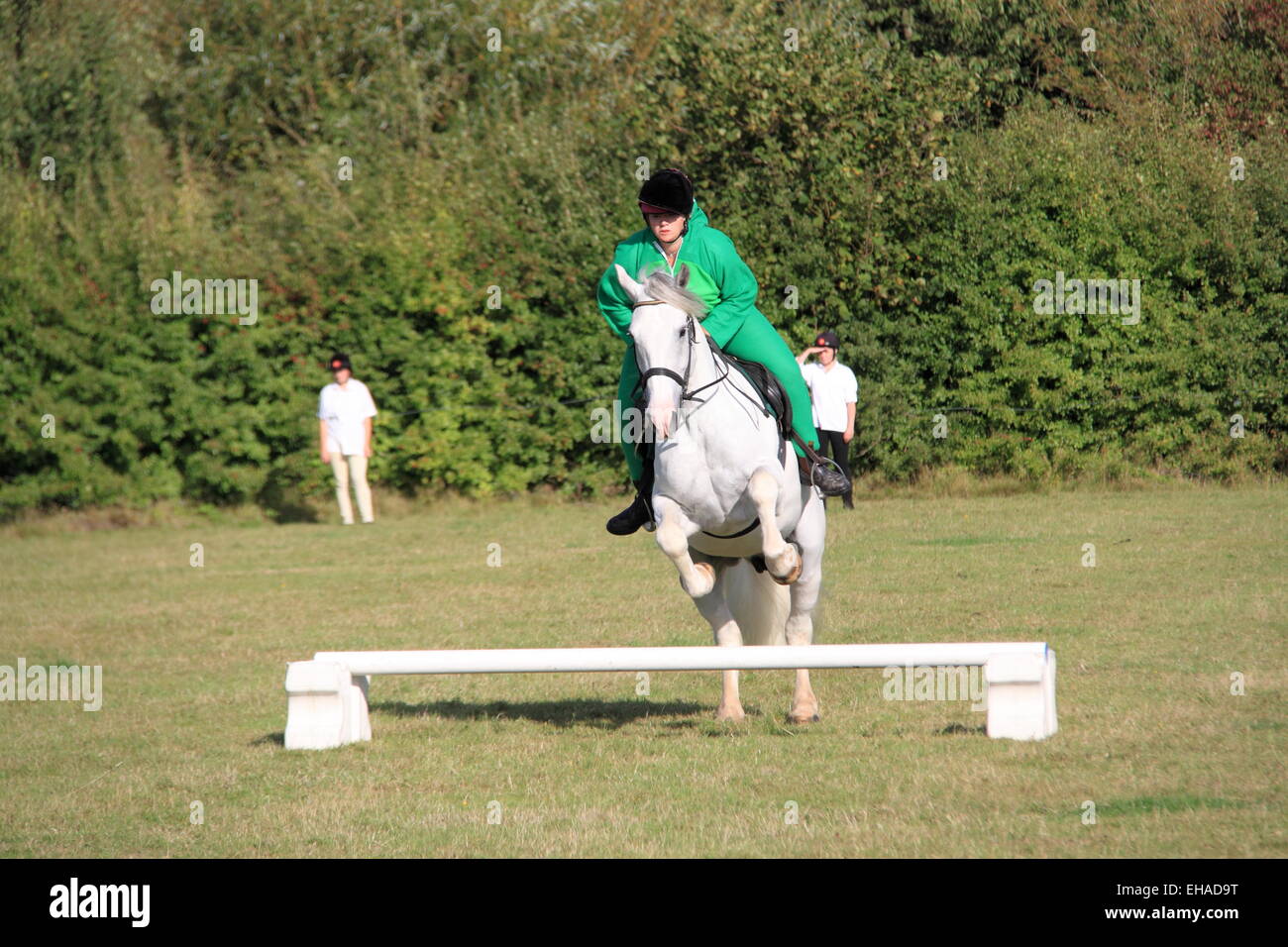 Offiziers Kostüm-Staffellauf, Pferd Rangers Association Gymkhana 2014, Viehhof, Hampton Court, Surrey, England, UK, Europa Stockfoto